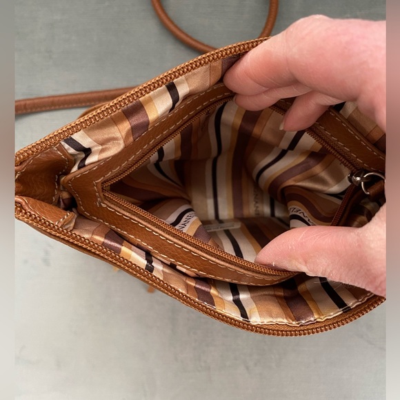 EUC Tignanello leather fringe, multi compartment, Crossbody 10” x 8” no callouts - Picture 9 of 13